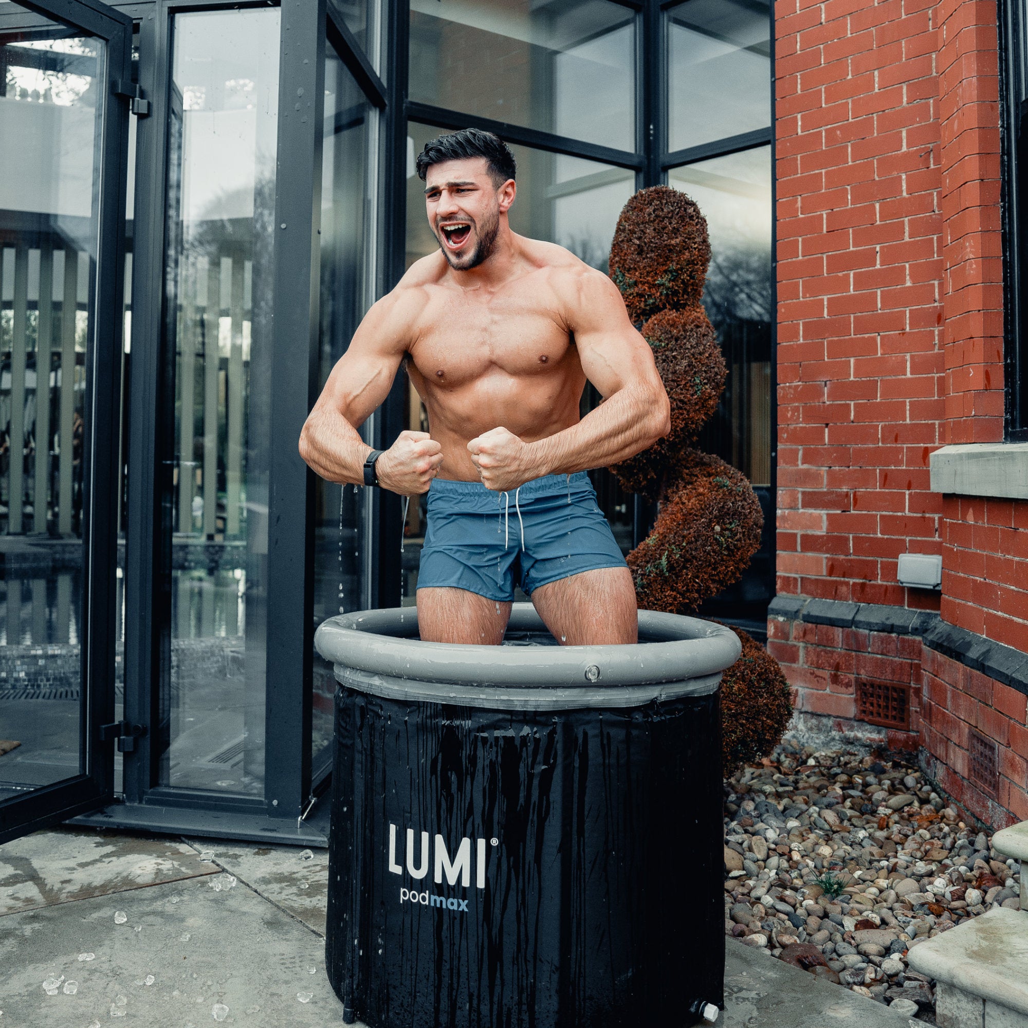 Professional boxer Tommy Fury in a LUMI Pod MAX ice bath